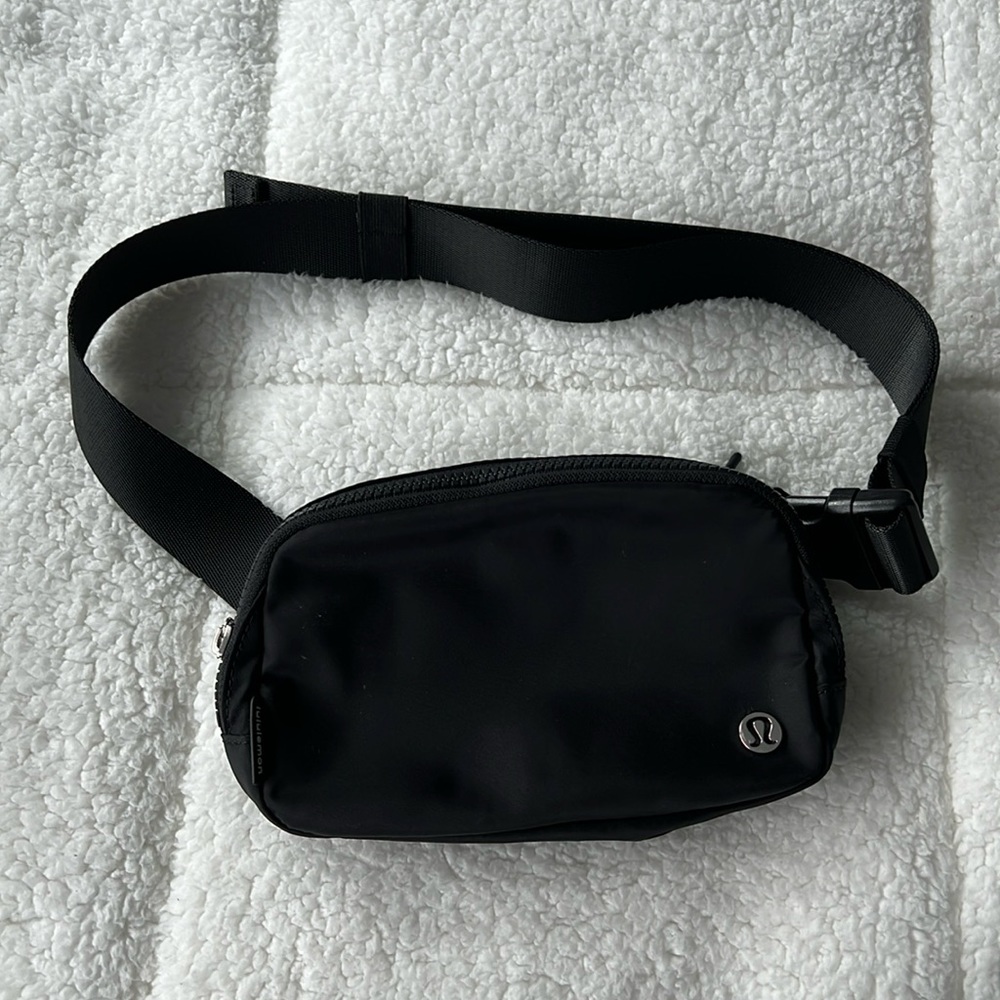 Lulu Lemon 1L Black Belt Bag